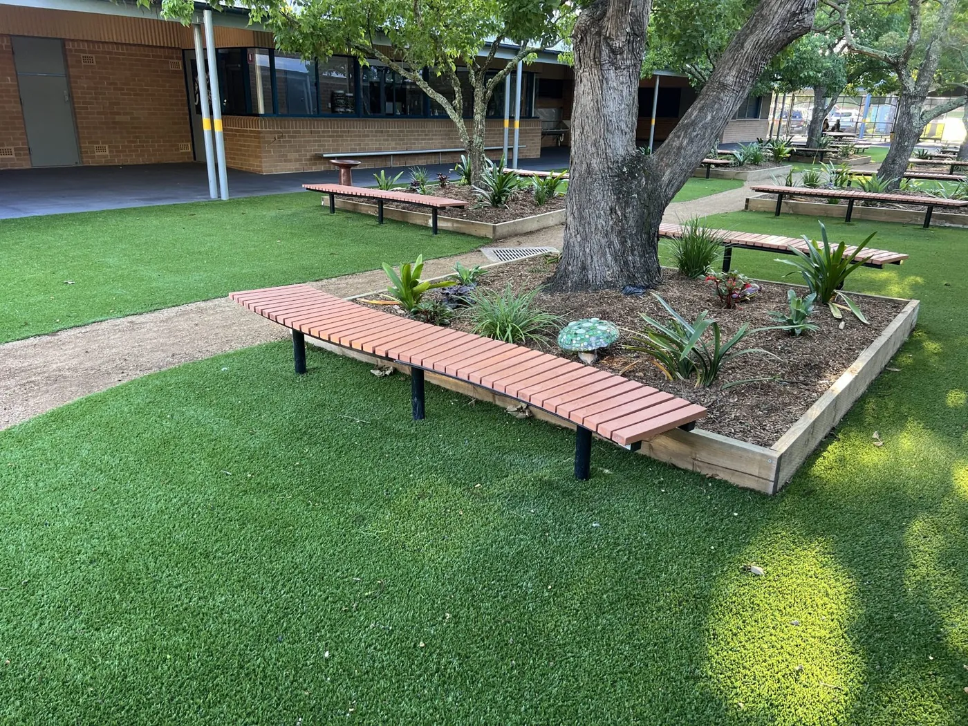 Conrod Curved Bench